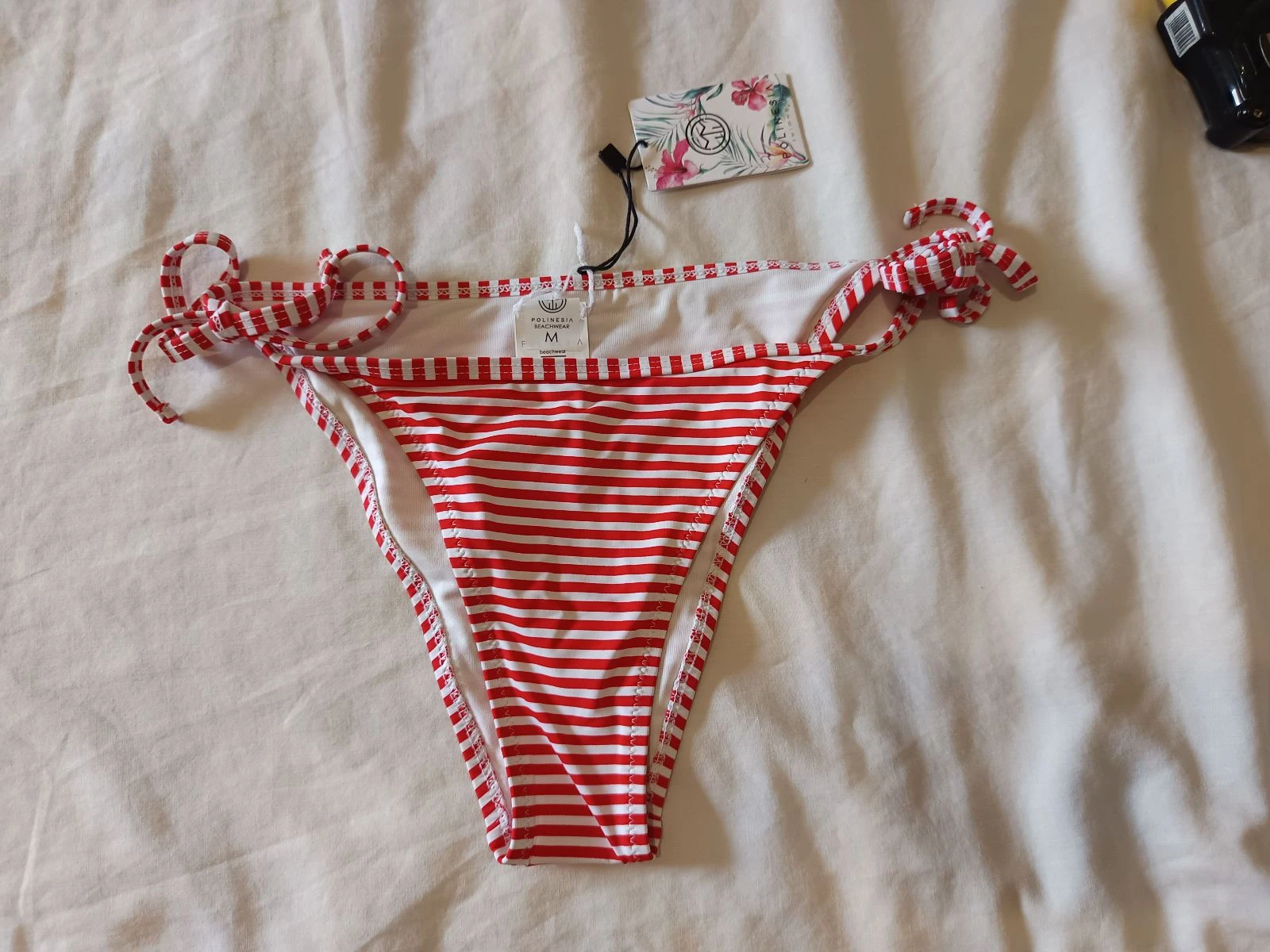 Braguita de Biquini a Rayas Rojas y Blancas Polinesia Nuevo / Red Striped Bikini BottomTalla M